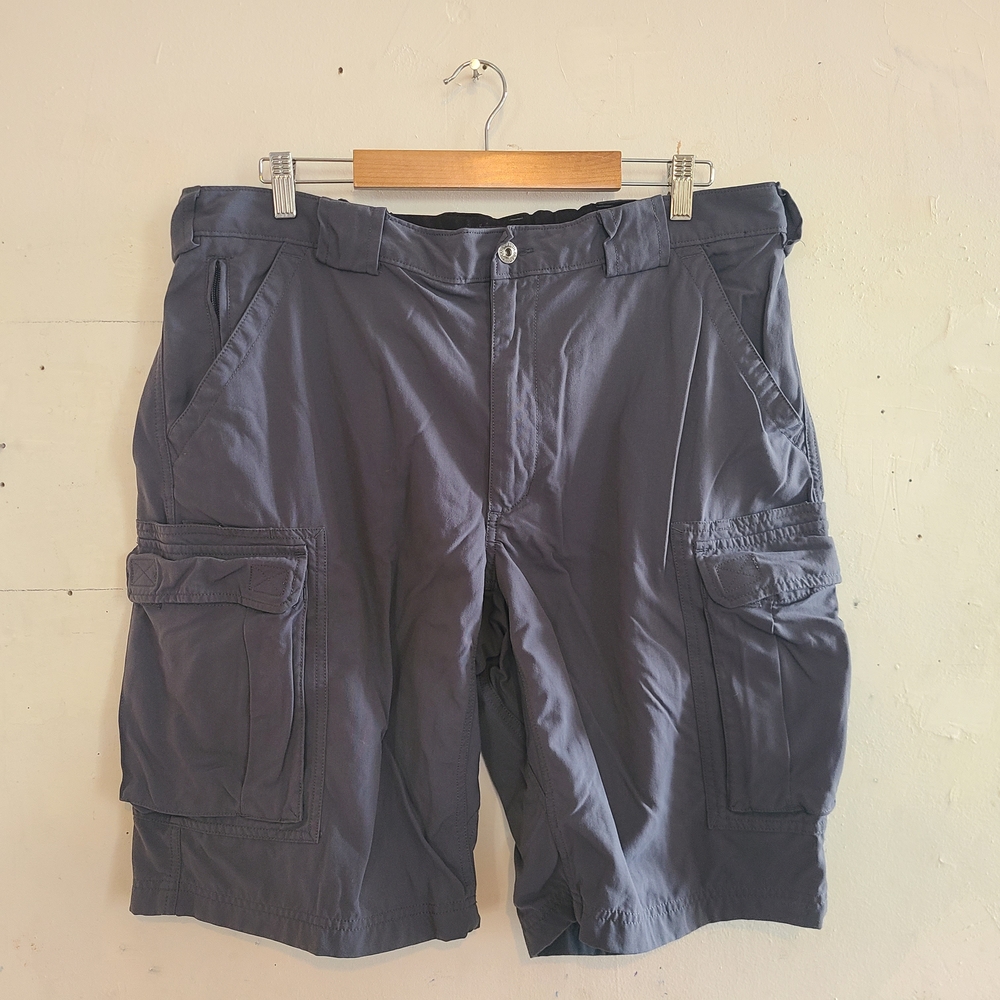 Duluth Trading Co Blue Gray Cargo Shorts Comfortable and Versatile